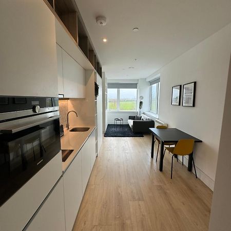 Luxx Apartment & Suites, London Heathrow Airport, Terminal 4, Piccadilly Underground Train Station Nearby! Hillingdon Eksteriør bilde