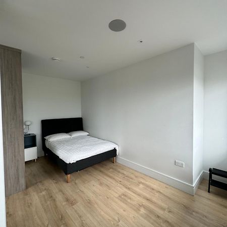 Luxx Apartment & Suites, London Heathrow Airport, Terminal 4, Piccadilly Underground Train Station Nearby! Hillingdon Eksteriør bilde