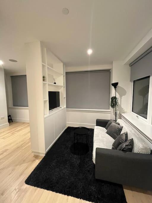 Luxx Apartment & Suites, London Heathrow Airport, Terminal 4, Piccadilly Underground Train Station Nearby! Hillingdon Eksteriør bilde