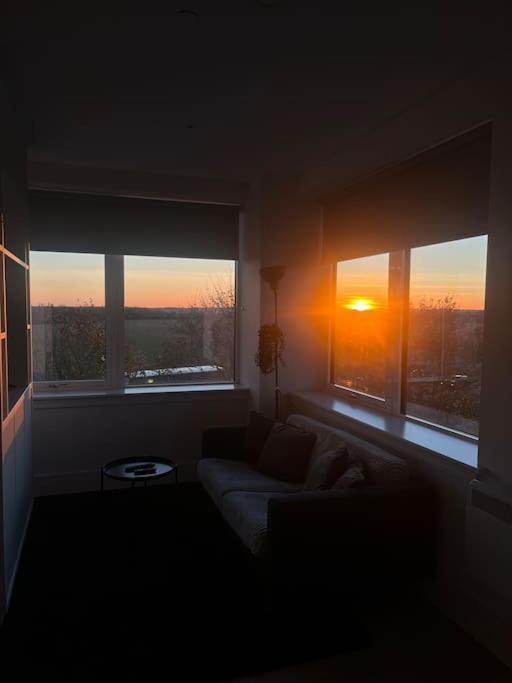 Luxx Apartment & Suites, London Heathrow Airport, Terminal 4, Piccadilly Underground Train Station Nearby! Hillingdon Eksteriør bilde