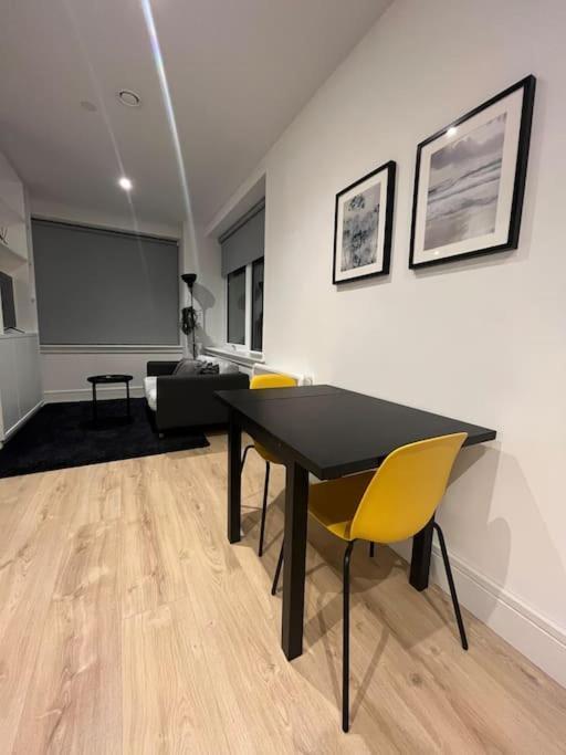 Luxx Apartment & Suites, London Heathrow Airport, Terminal 4, Piccadilly Underground Train Station Nearby! Hillingdon Eksteriør bilde