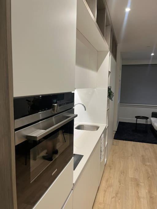 Luxx Apartment & Suites, London Heathrow Airport, Terminal 4, Piccadilly Underground Train Station Nearby! Hillingdon Eksteriør bilde