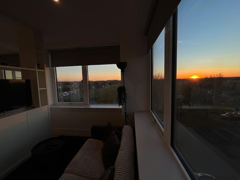 Luxx Apartment & Suites, London Heathrow Airport, Terminal 4, Piccadilly Underground Train Station Nearby! Hillingdon Eksteriør bilde