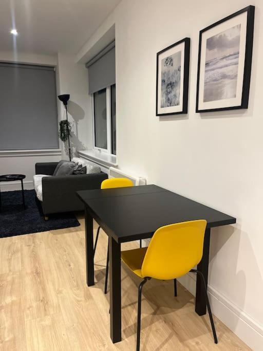 Luxx Apartment & Suites, London Heathrow Airport, Terminal 4, Piccadilly Underground Train Station Nearby! Hillingdon Eksteriør bilde