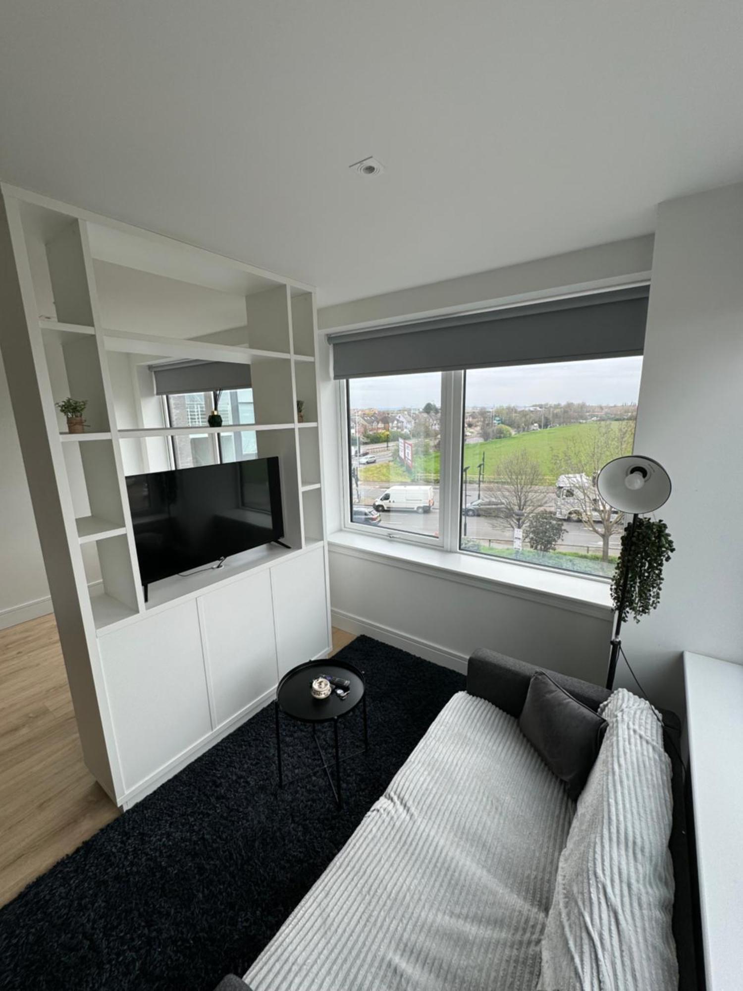 Luxx Apartment & Suites, London Heathrow Airport, Terminal 4, Piccadilly Underground Train Station Nearby! Hillingdon Eksteriør bilde