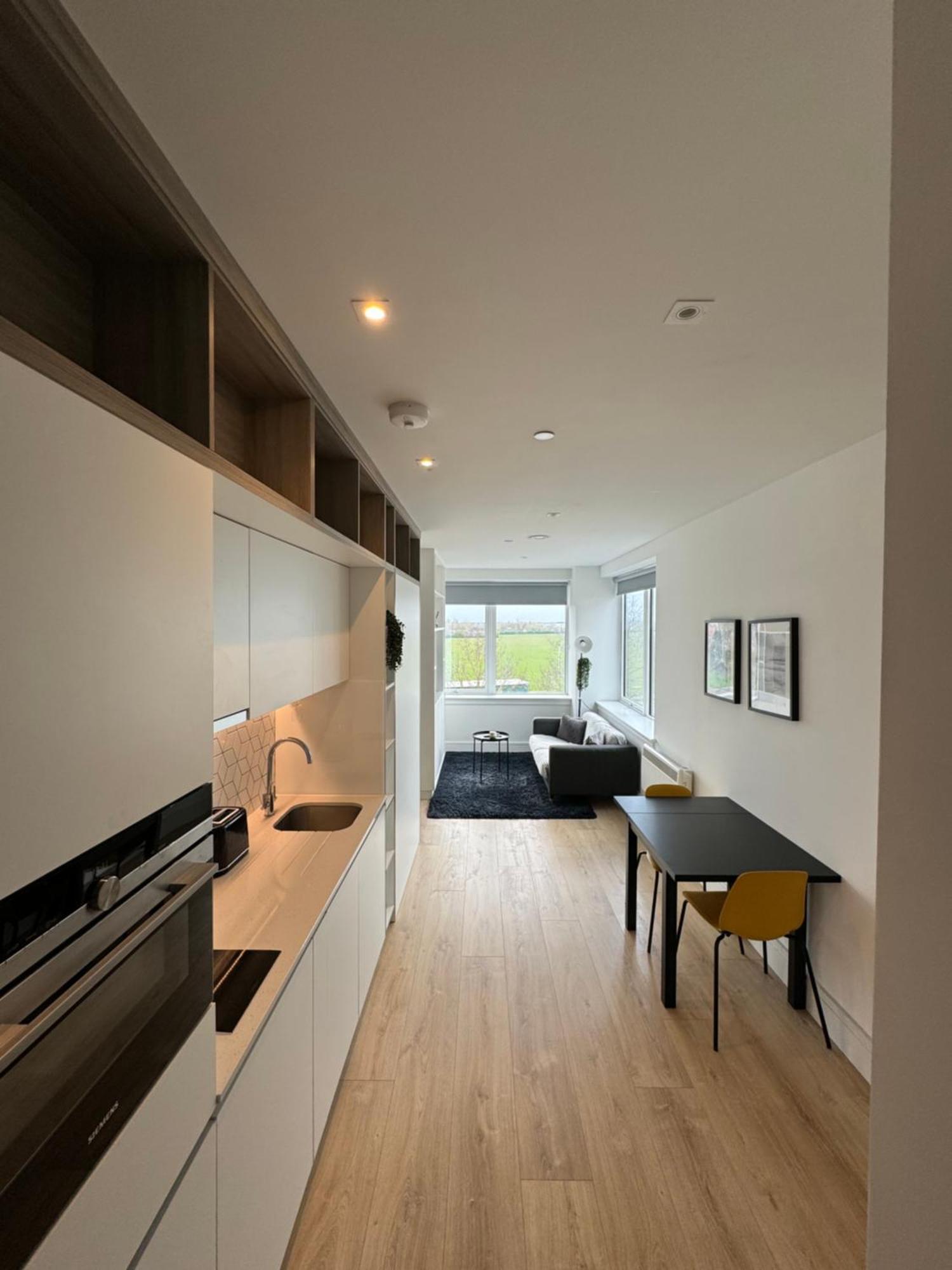 Luxx Apartment & Suites, London Heathrow Airport, Terminal 4, Piccadilly Underground Train Station Nearby! Hillingdon Eksteriør bilde