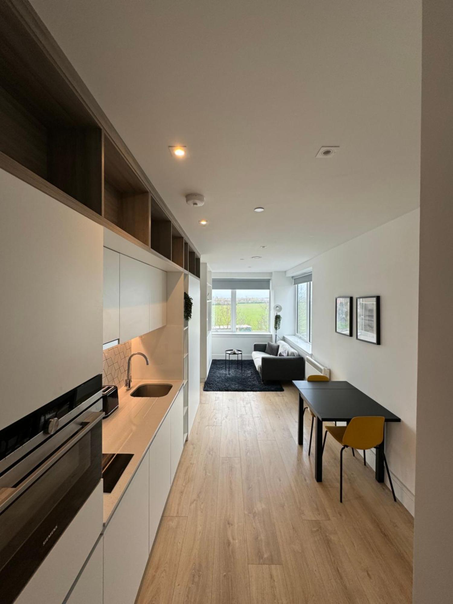 Luxx Apartment & Suites, London Heathrow Airport, Terminal 4, Piccadilly Underground Train Station Nearby! Hillingdon Eksteriør bilde