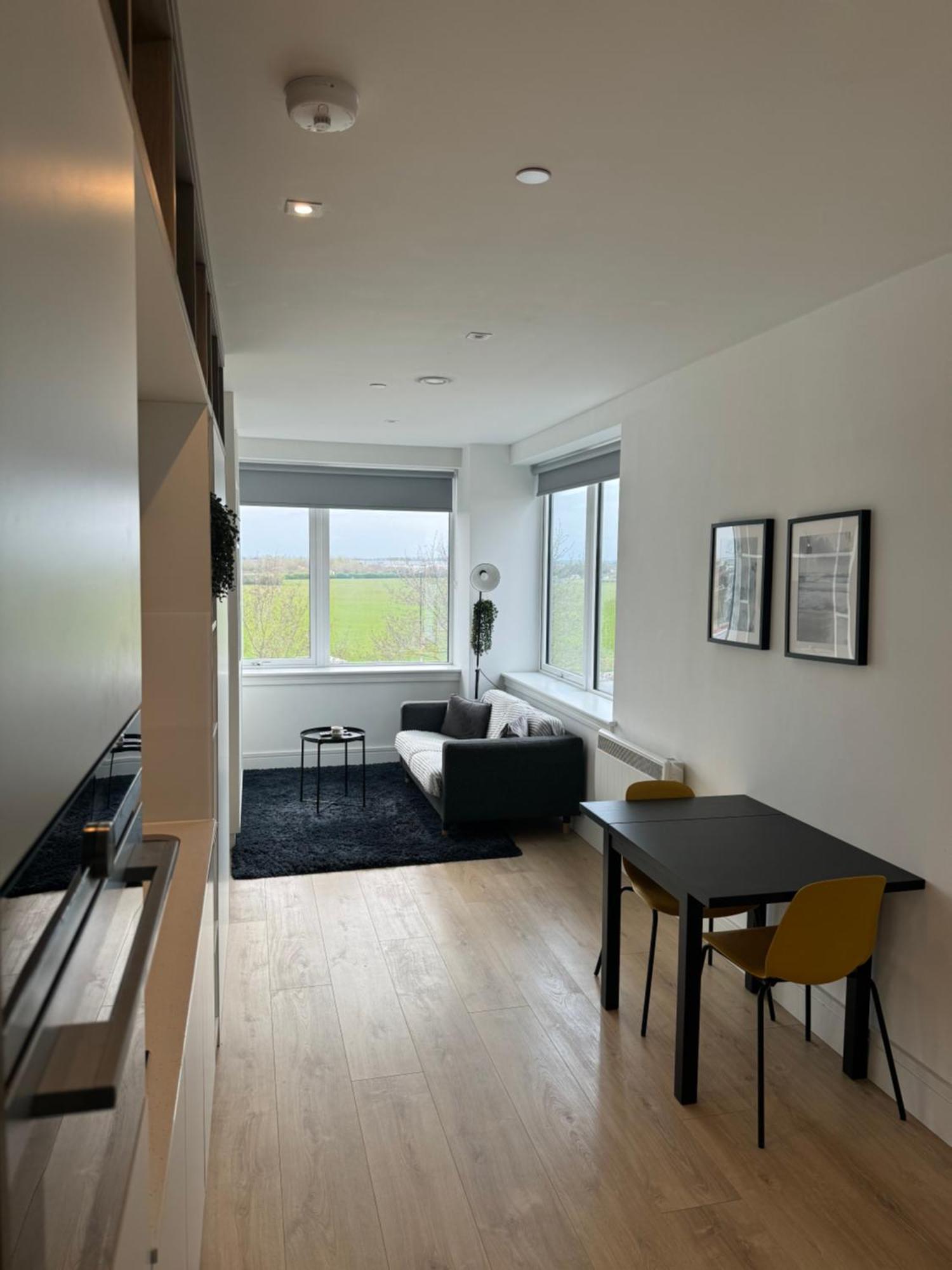 Luxx Apartment & Suites, London Heathrow Airport, Terminal 4, Piccadilly Underground Train Station Nearby! Hillingdon Eksteriør bilde