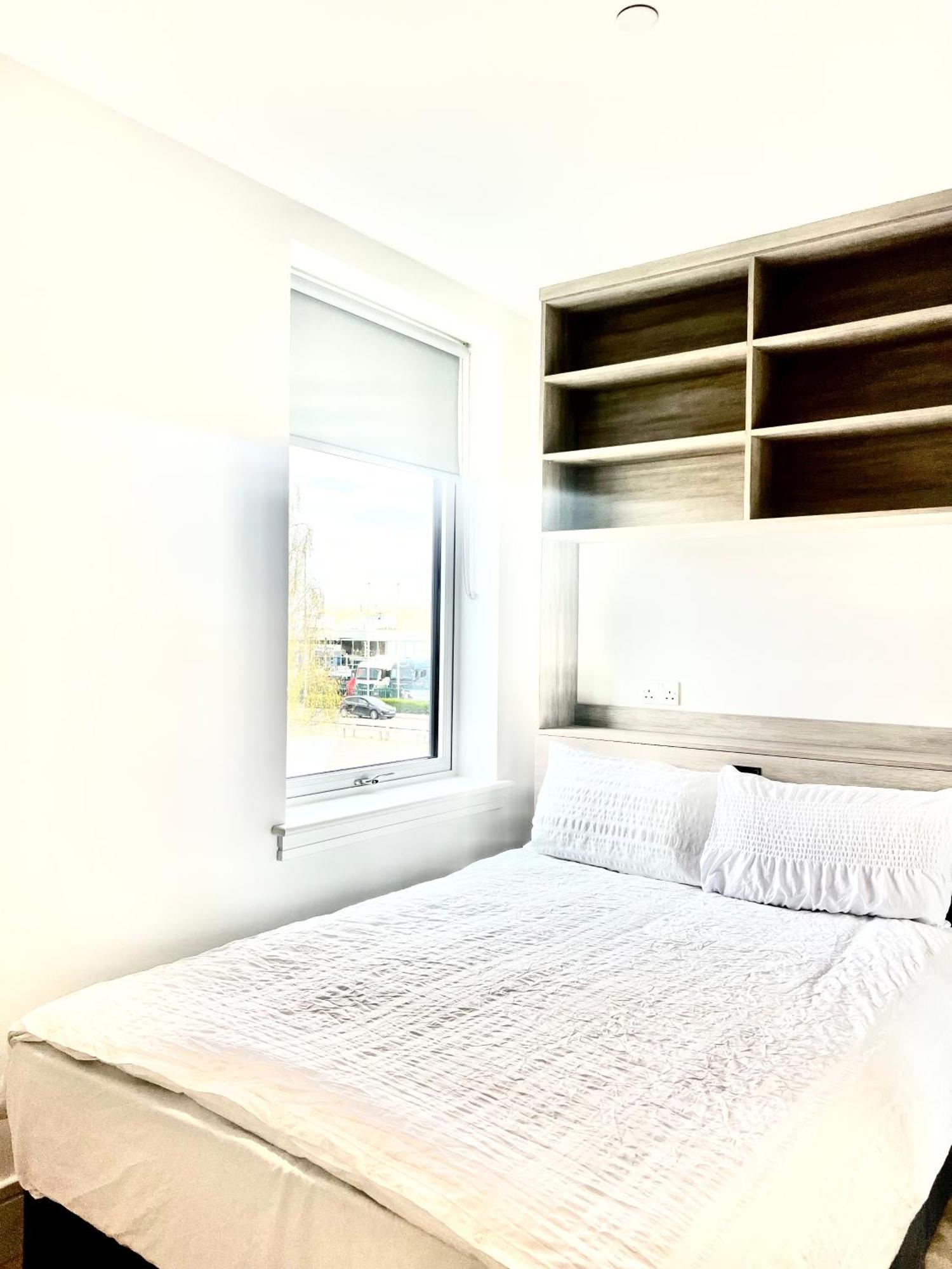 Luxx Apartment & Suites, London Heathrow Airport, Terminal 4, Piccadilly Underground Train Station Nearby! Hillingdon Eksteriør bilde
