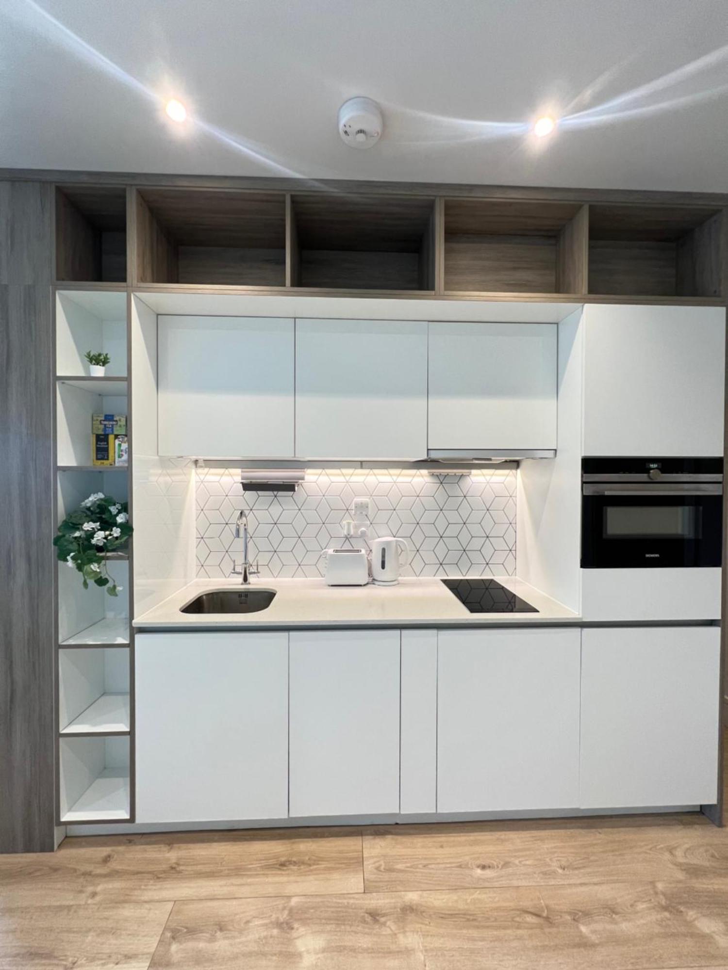 Luxx Apartment & Suites, London Heathrow Airport, Terminal 4, Piccadilly Underground Train Station Nearby! Hillingdon Eksteriør bilde
